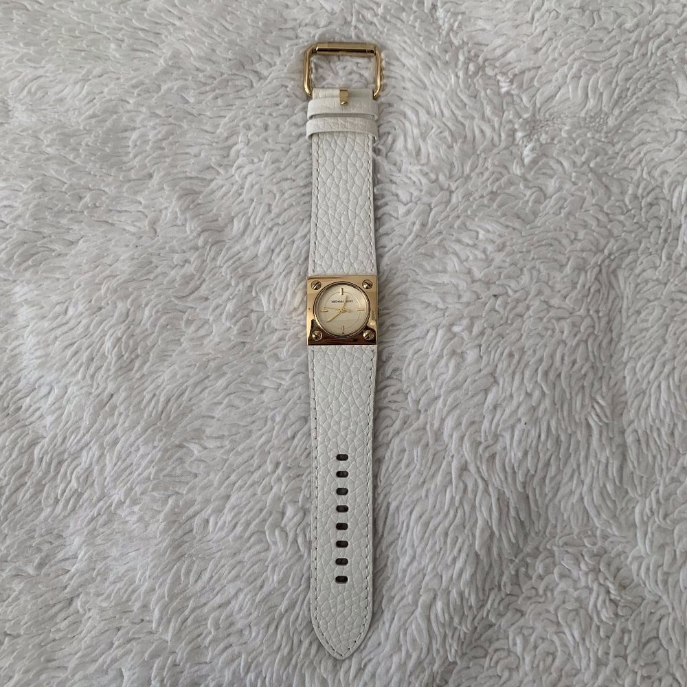 Michael Kors White Leather Strap Champagne Dial Ladies Watch MK2211